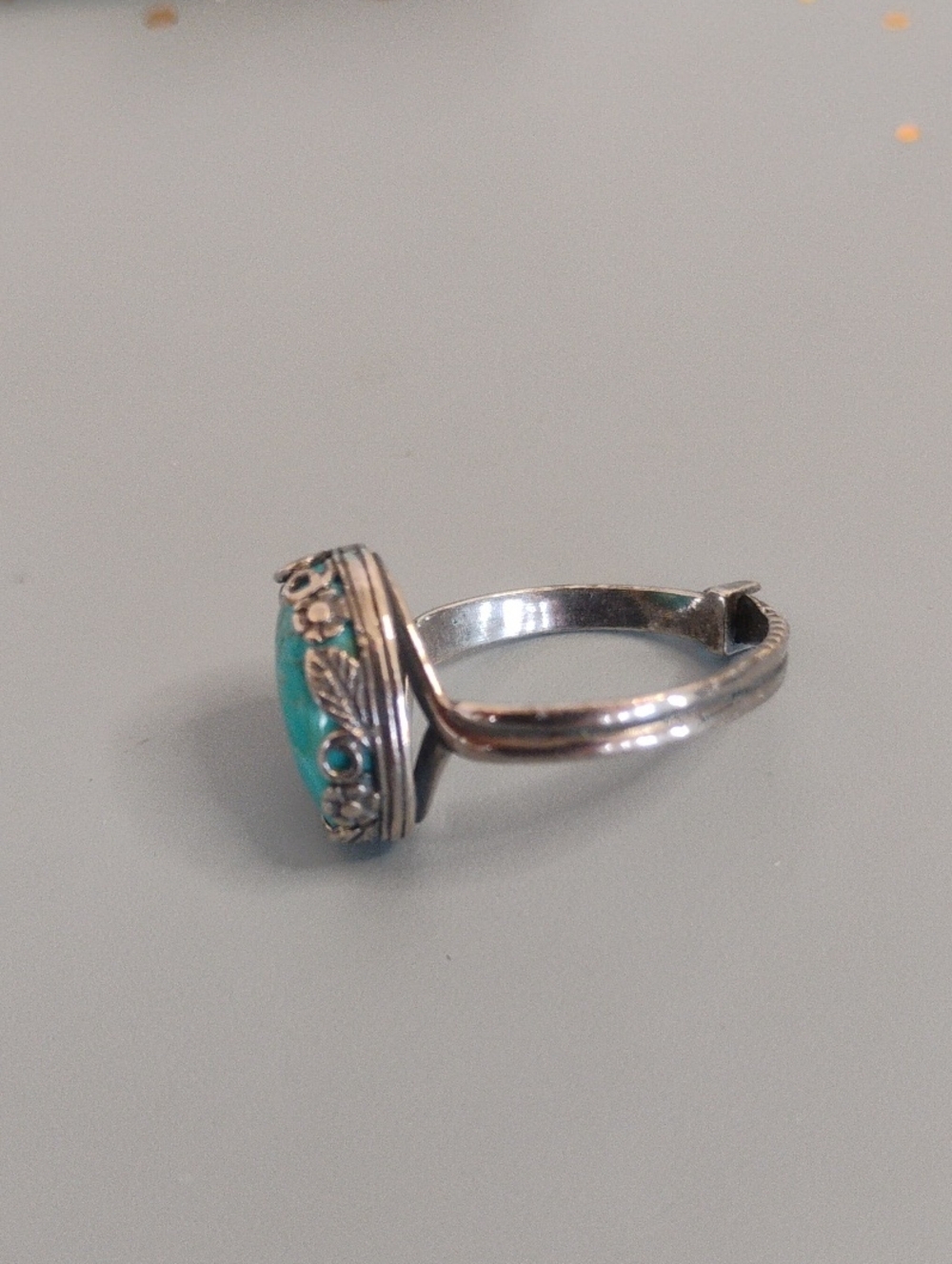 Top grade Kingman Turquoise set on silver crown ring - Picture 4 of 9